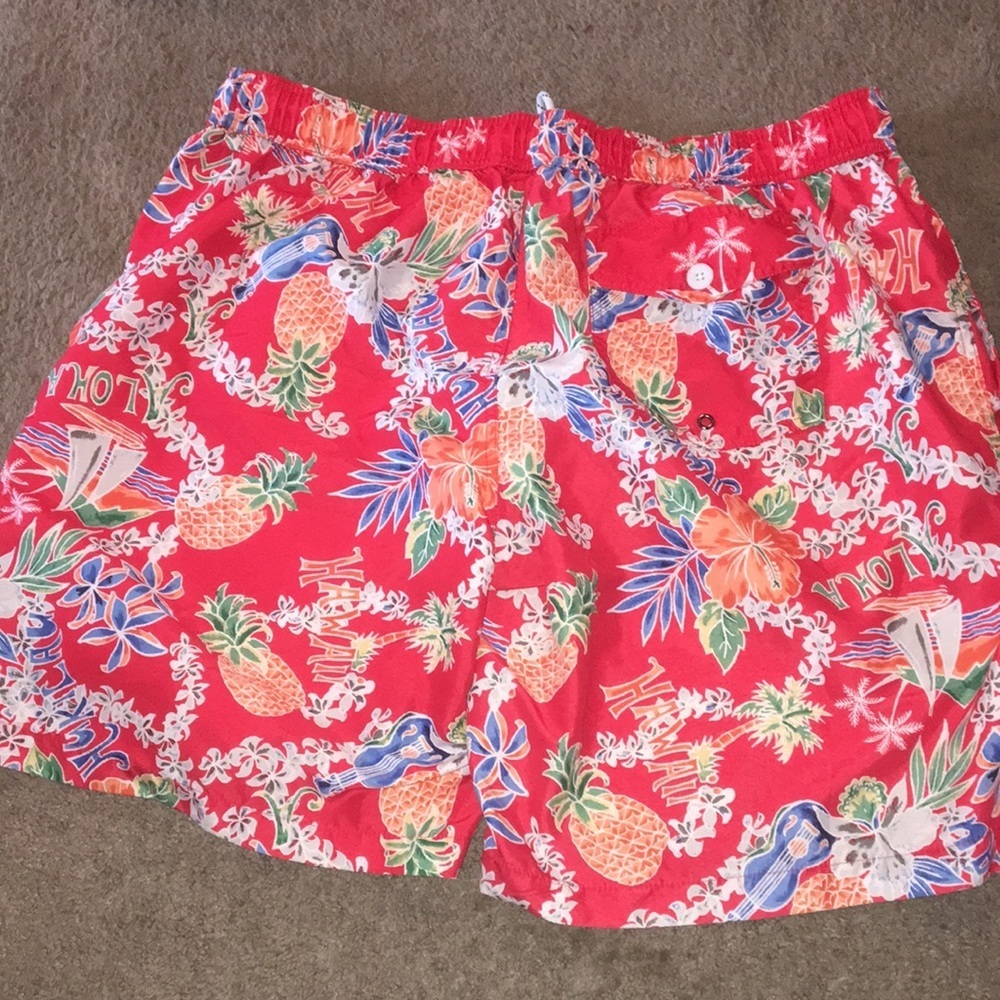 St. John’s Bay Men’s Hawaiian Print Swim Trunks - Picture 4 of 5